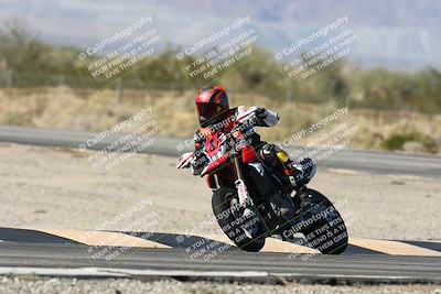 media/Dec-01-2025-Moto Forza (Mon) [[2daa91e15f]]/3-Beginner Group/Session 3 (Turn 3)/